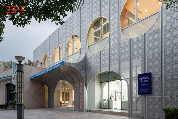 沖孔鋁單板-上海少兒編程學院04.jpg